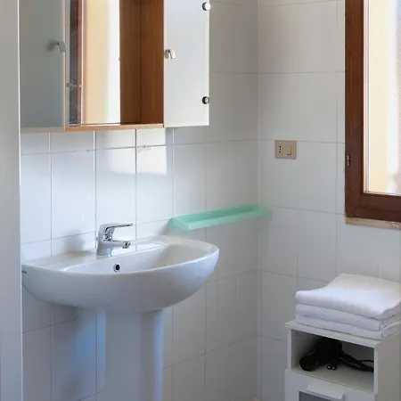 Simiri Caposchiera Con Cortile E Bbq *