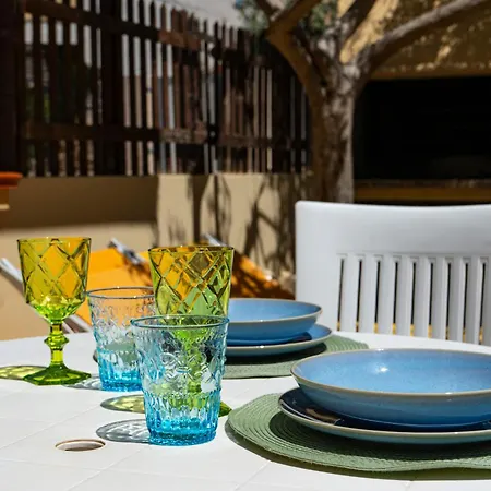 Simiri Caposchiera Con Cortile E Bbq Вилласимиус