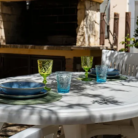 Simiri Caposchiera Con Cortile E Bbq