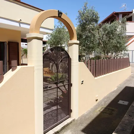 Simiri Caposchiera Con Cortile E Bbq Ferienhaus *