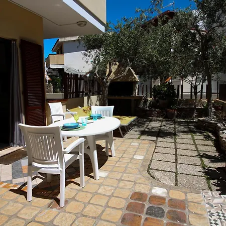 Simiri Caposchiera Con Cortile E Bbq *