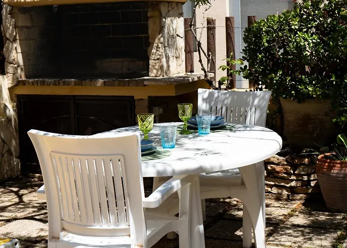 Simiri Caposchiera Con Cortile E Bbq * וילסימיוס