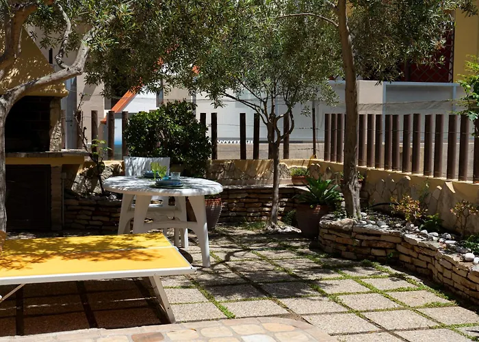 Simiri Caposchiera Con Cortile E Bbq