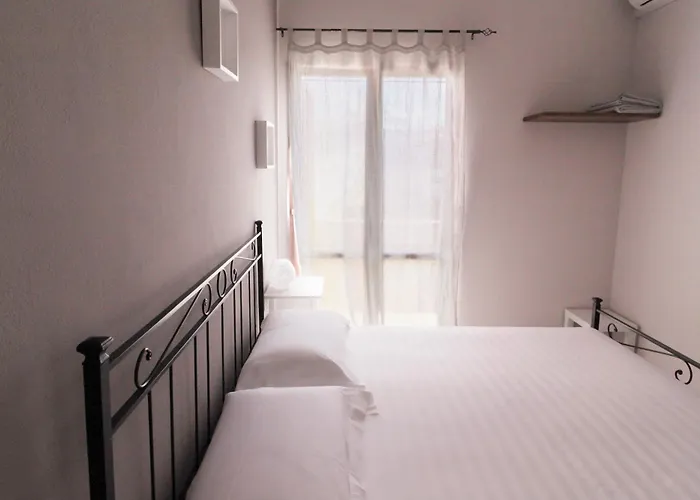 Simiri Caposchiera Con Cortile E Bbq * Вилласимиус