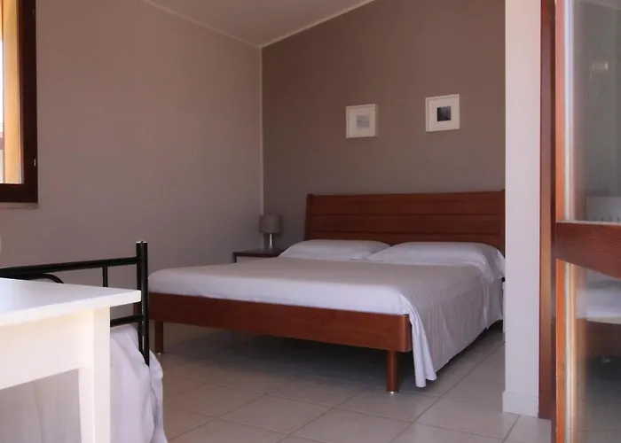 Simiri Caposchiera Con Cortile E Bbq * וילסימיוס