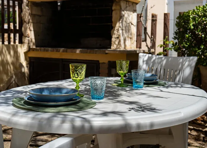 Simiri Caposchiera Con Cortile E Bbq