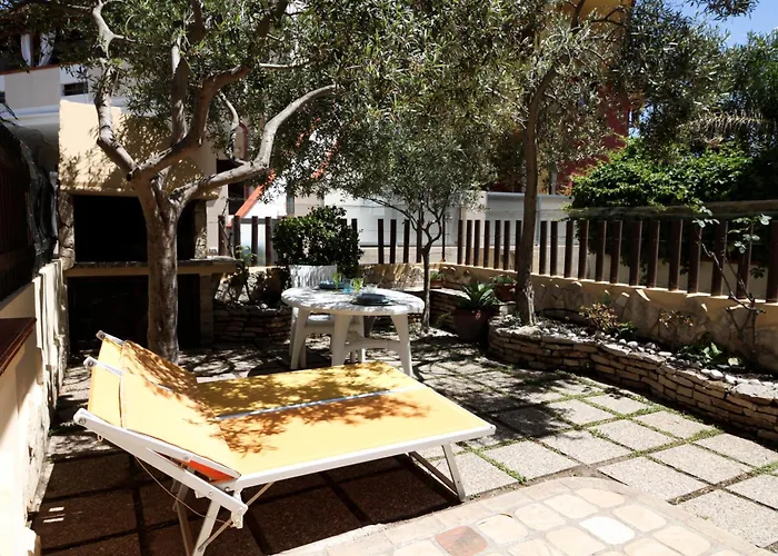 Simiri Caposchiera Con Cortile E Bbq וילסימיוס