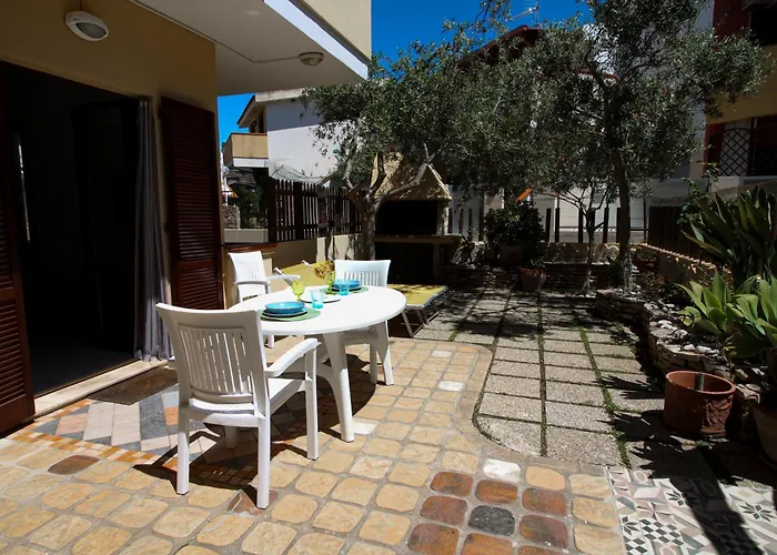 Simiri Caposchiera Con Cortile E Bbq *